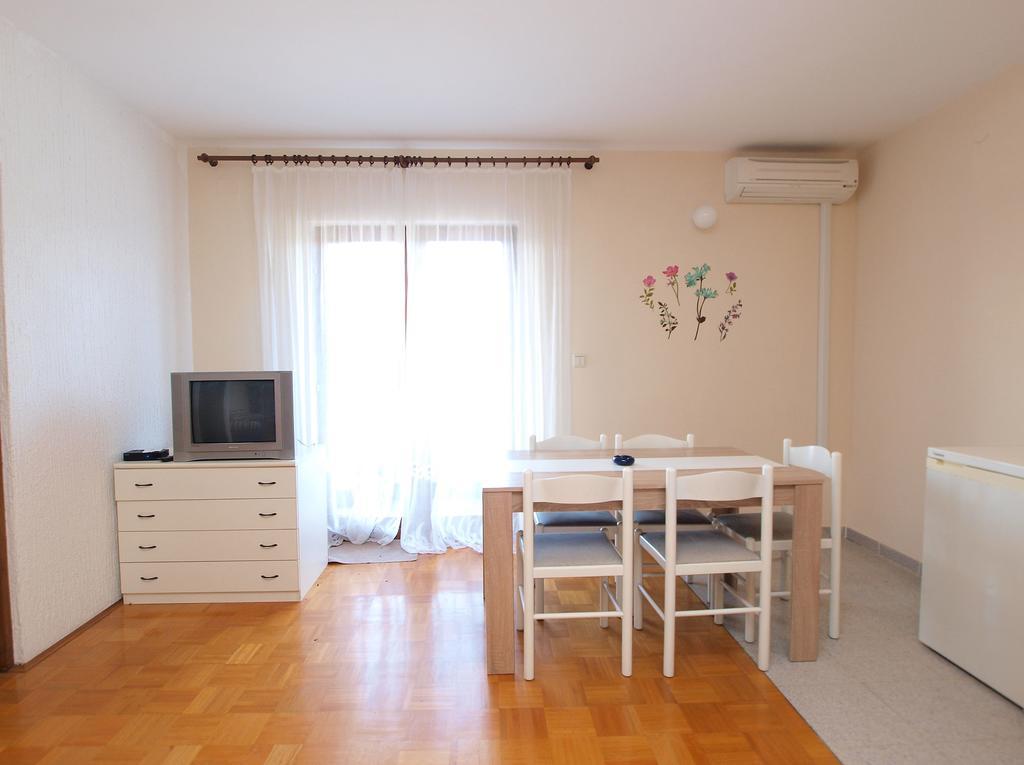 Apartments Dubravka 1315 เวอร์ซาร์ ภายนอก รูปภาพ