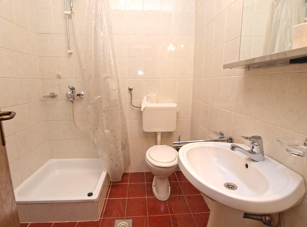 Apartments Dubravka 1315 เวอร์ซาร์ ภายนอก รูปภาพ