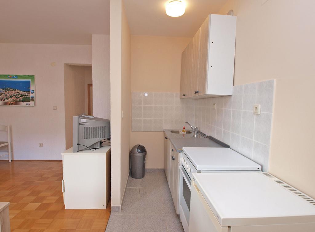 Apartments Dubravka 1315 เวอร์ซาร์ ภายนอก รูปภาพ